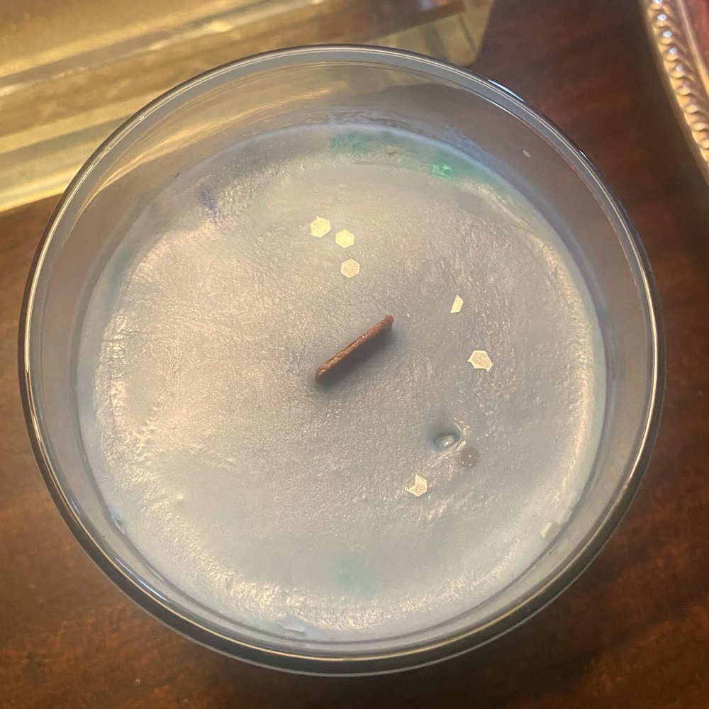 New Moonstone Crystal clean burning Soy 9oz Candle. Smells amazing PRICE FIRM